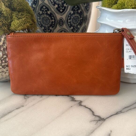 NWT Hobo wristlet - Picture 3 of 8